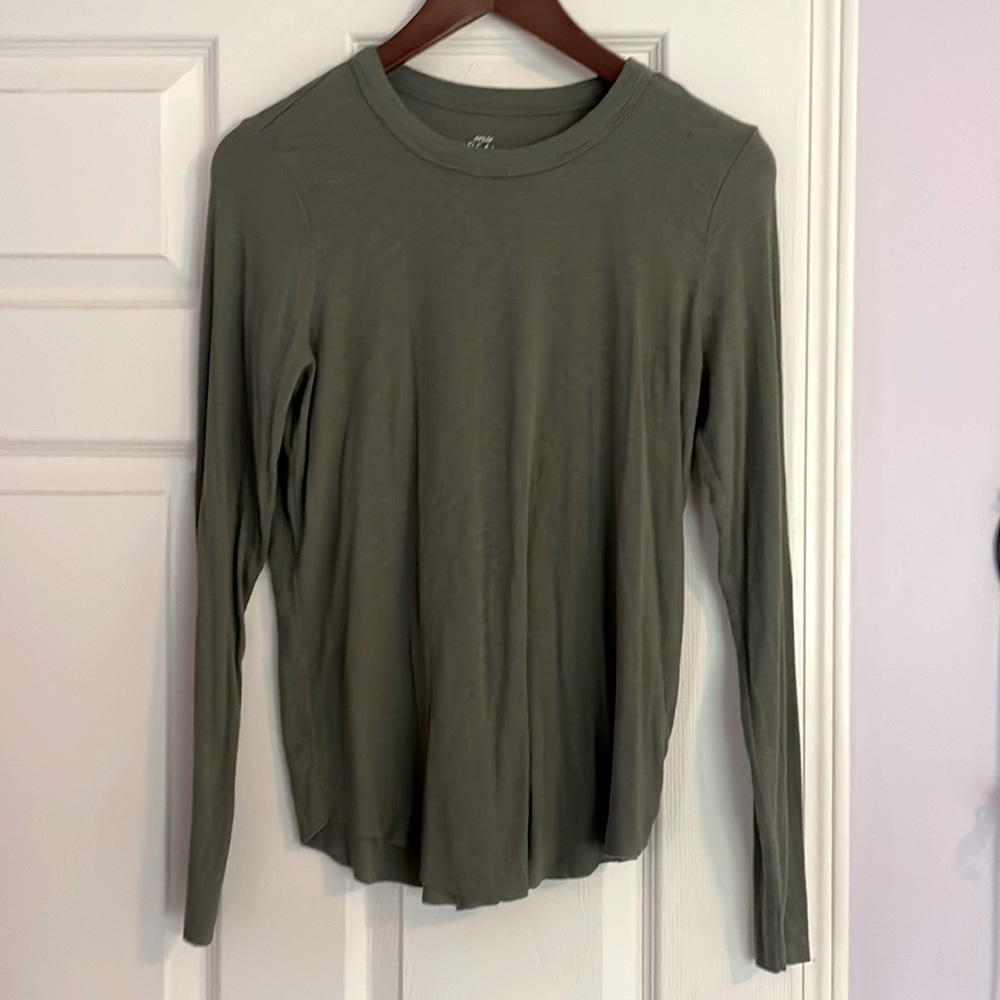 Aerie green light weight sweater women’s size m